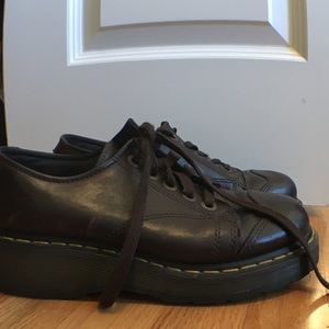 Cute Vintage 90s brown size 8 doc martens